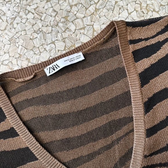 Stunning Zebra striped ZARA set copper Lurex sparkle runs through the pant & top - Picture 4 of 10